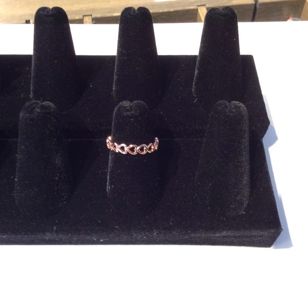 ring stainless steel hearts rose gold colour on ring stand